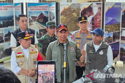 Kepala BNPB pastikan titik api di Jambi terus berkurang