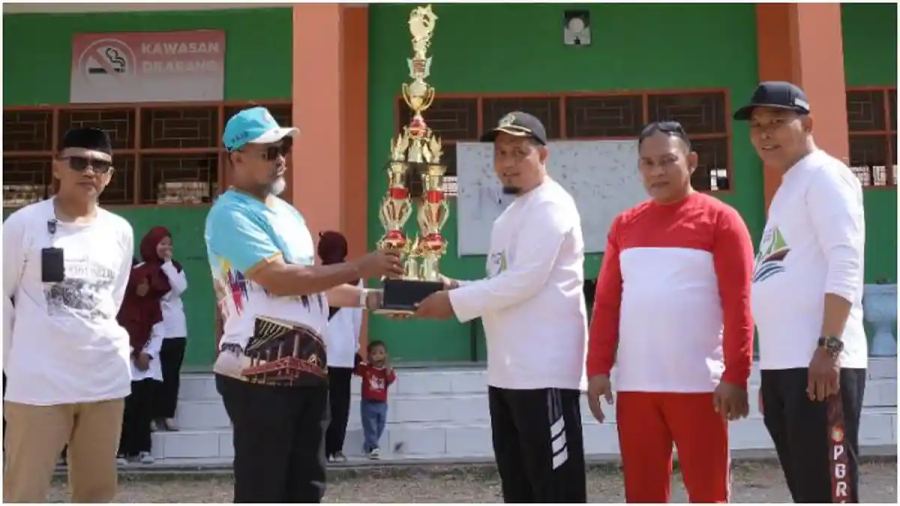 Alumni PP Al Urwatul Wutsqaa Gelar Gebyar Merah Putih untuk Santri