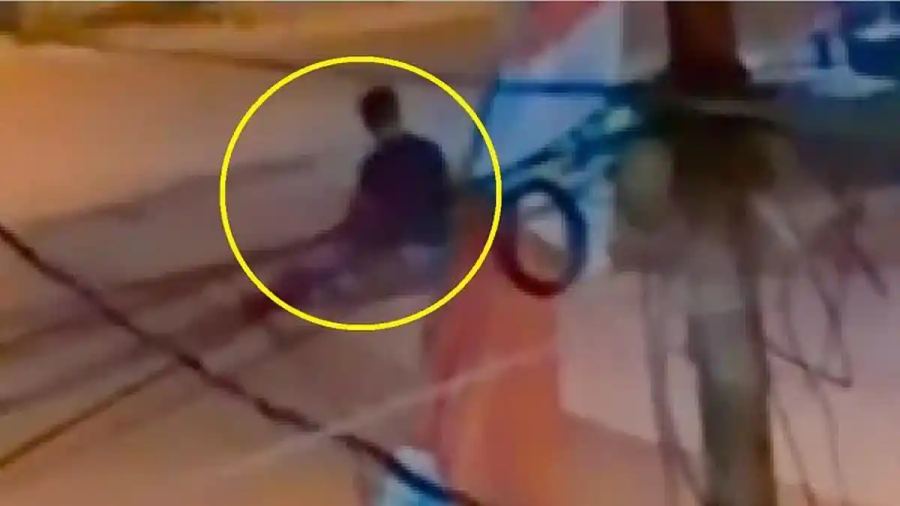 Detik-detik Pria Diparangi di Pinggir Jl Kenanga Kolaka, Korban Sempat Duduk, Warga Teriak