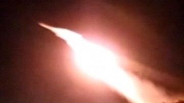Penampakan Rudal Iran Melesat ke Pangkalan Militer AS di Yordania