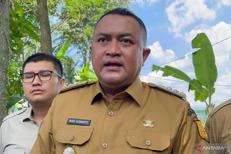 Pemkab Bogor perpanjang pembersihan abu vulkanik hingga pekan depan