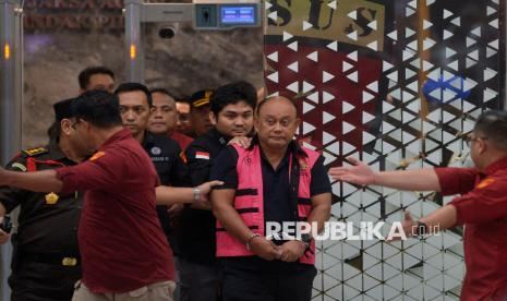 Kejagung Sita Aset Tersangka MBG Senilai Rp 8,43 Miliar, dari Jam Tangan Mewah hingga Batu Permata