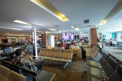 Abu Vulkanik Anak Krakatau Meluas ke Bandung, Bandara Husein Sastranegara Ditutup 