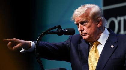 Dolly Parton Meninggal, Trump Kibarkan Bendera Setengah Tiang