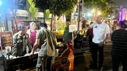 Viral, Wali Kota Bekasi Adu Mulut dengan PKL di Plaza Patriot