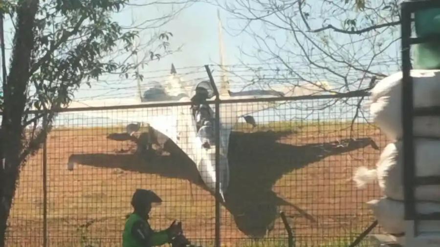 BREAKING NEWS: Pesawat Sukhoi Tergelincir Keluar Runway Bandara Sultan Hasanuddin