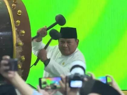 Tabuh Beduk, Prabowo Resmi Buka Muktamar Ke-35 NU di Pesantren Tambakberas