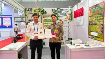Mahasiswa UMS Sulap Bulu Ayam-Cangkang Telur Jadi Dinding Kedap Suara,Juara di China!