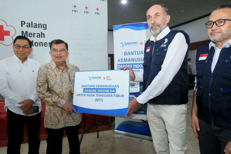 Danone Indonesia-PMI salurkan bantuan bagi warga terdampak gempa NTT