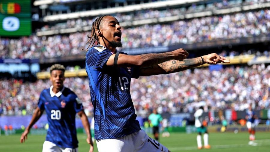 Liverpool Resmi Rekrut Barcola dan Batal Lepas Cody Gakpo