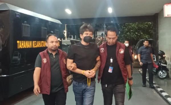 Tampang Penyelundup 800 Kg Ketamin di Natuna Utara saat Dibawa ke Bareskrim