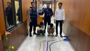 Brimob Polda Metro Tangkap 2 Pemuda Hendak Tawuran di Ciracas, 4 Sajam Disita