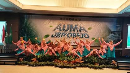32 Guru SD Mudri Tampilkan Tari Ratoh Jaroe dalam Raker AUMA di Banyuwangi