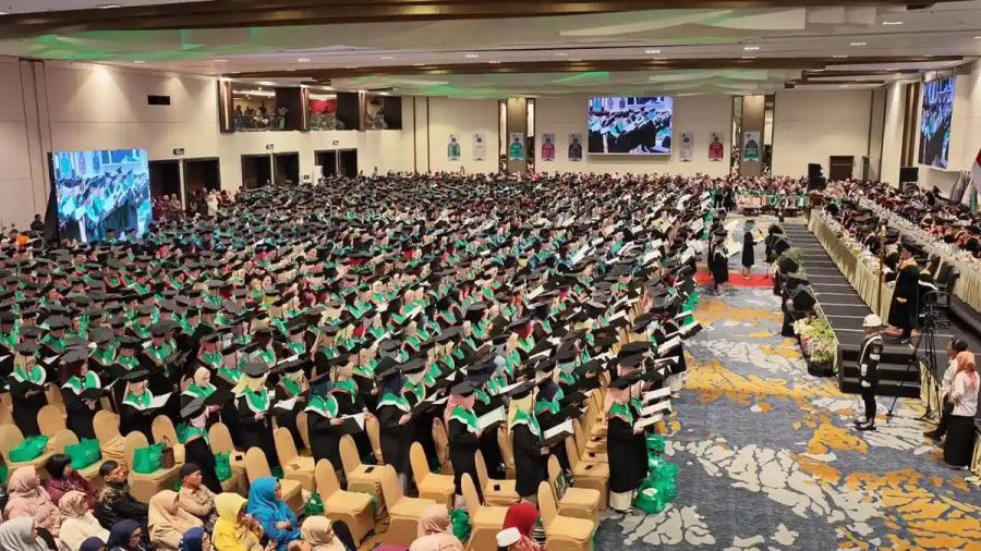 1.574 Mahasiswa UMI Diwisuda, Prof Hambali Paparkan Capaian Prestasi dari Dalam hingga Luar Negeri