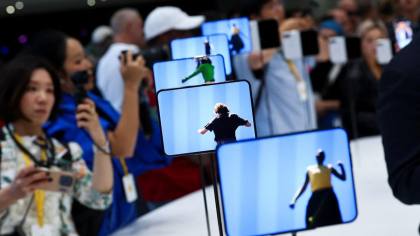 FOTO: Penampakan iPhone Duo, HP Lipat Pertama Apple