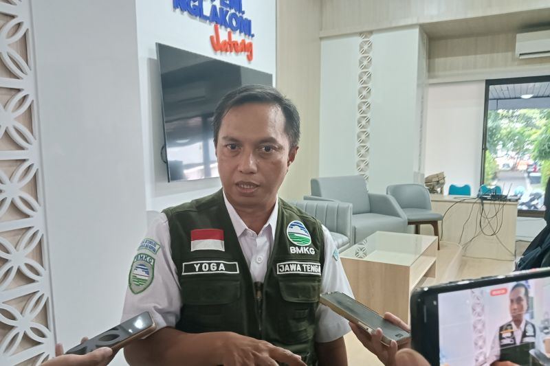 BMKG lakukan "paper test" deteksi abu vulkanik Gunung Anak Krakatau