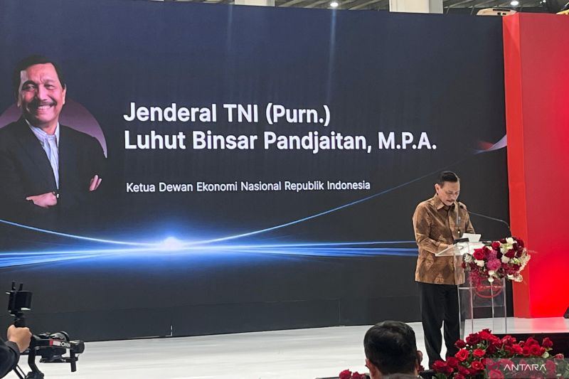 Luhut sebut bansos "Cash transfer" bakal diuji coba awal 2027