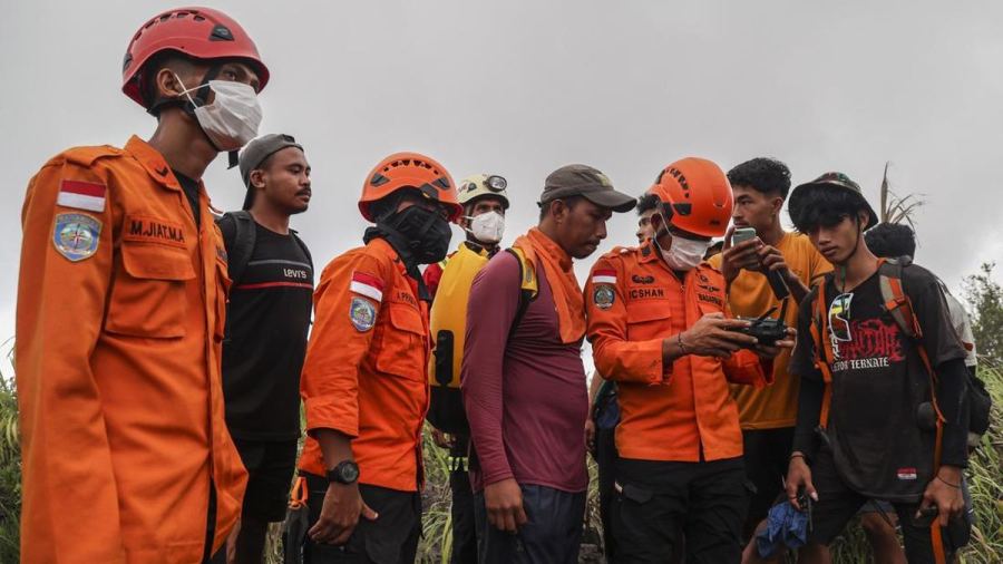 Gunung Saukang Maros Terbakar, Pendaki Dievakuasi