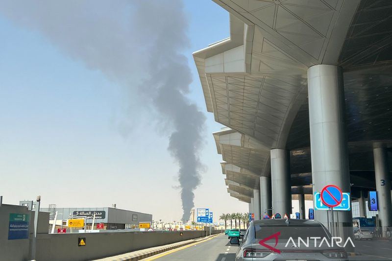 Bandara Riyadh kembali dibuka, AS peringatkan ancaman keamanan
