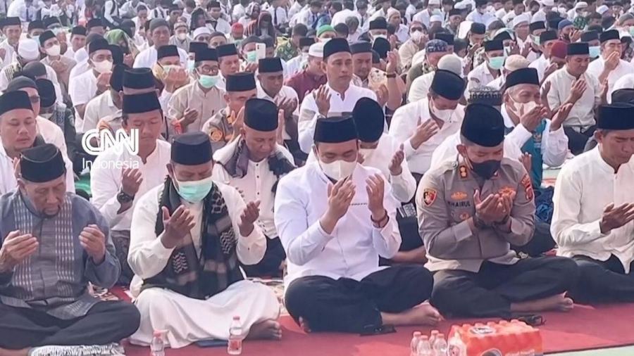 Karhutla Meluas, Ratusan Warga Kalimantan Gelar Salat Istisqa