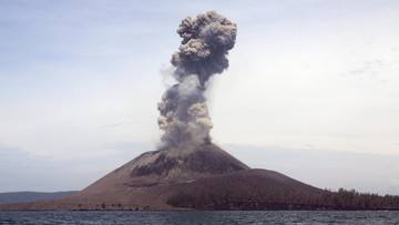 Anak Krakatau Erupsi, BMKG: Belum Ada Anomali Muka Air Laut di Selat Sunda