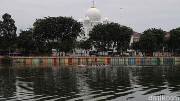 Heboh WN Aljazair Berendam di Danau Sunter Ngakunya Ritual, Kini Dievakuasi