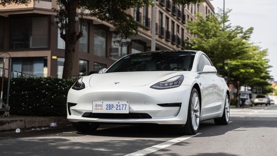 Tesla Maut Berhenti Mendadak di Tol, Teknologi Autopilot Jadi Sorotan