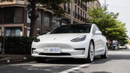 Tesla Maut Berhenti Mendadak di Tol, Teknologi Autopilot Jadi Sorotan
