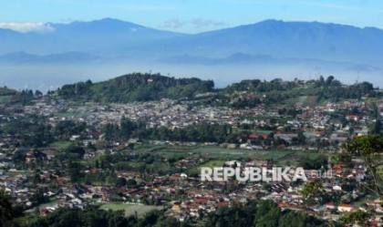 Warga Bandung Dihebohkan Dentuman Misterius Malam Hari
