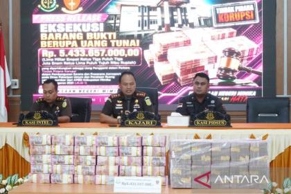 Kejari Mimika setor Rp5,43 miliar uang kasus korupsi ke negara