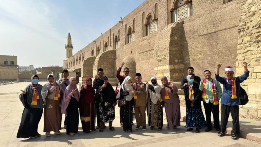 Berkunjung ke Masjid Tertua di Afrika
