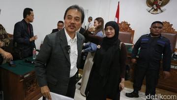 Penerbangan Hakim Terdampak Abu Vulkanik, Sidang Praperadilan Roy Suryo Ditunda