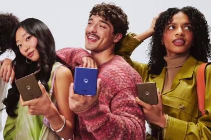 Motorola bocorkan ponsel lipat Razr terbaru dengan desain mirip buku