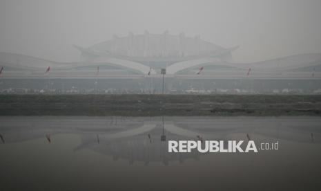 Terhalang Kabut Asap, Pesawat Menhut Raja Juli Gagal Mendarat di Pontianak