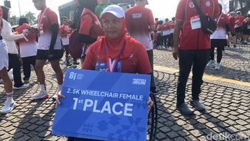 Antusias Ikut Merdeka Run 2026, Siti Hanna Finish Pertama Kategori Kursi Roda