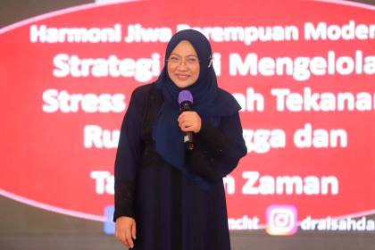 Aisah Dahlan Bahas Pengelolaan Stres Perempuan di Seminar DWP Sultra | LPP RRI