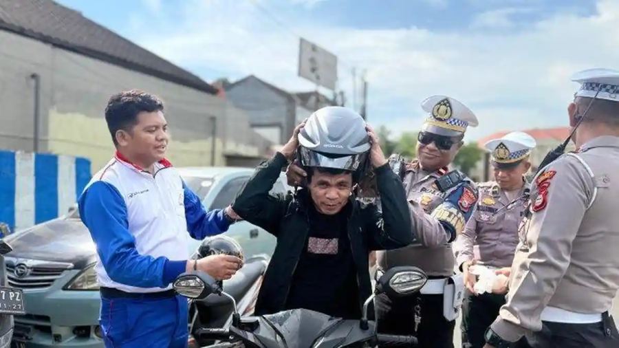 5 Perlengkapan Berkendara Wajib Dipakai Pemotor, Tak Cuma Helm
