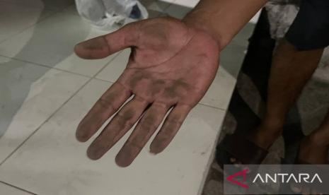Hujan Abu Vulkanik Anak Krakatau Landa Serang, Warga Keluhkan Mata Perih