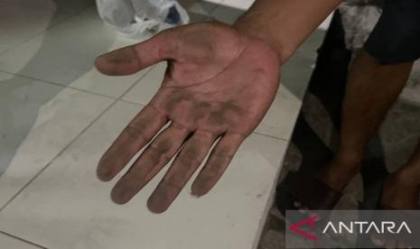 Hujan Abu Vulkanik Anak Krakatau Landa Serang, Warga Keluhkan Mata Perih