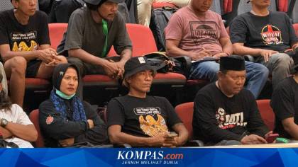 Pakai Kaus dan Topi Hitam, Begini Gaya Botok Pati Duduk di Ruang Rapat Paripurna DPR