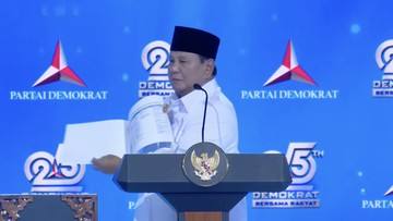 Prabowo Pamer Teks Pidato di HUT Demokrat: Mudah-mudahan Tak Salah Bicara