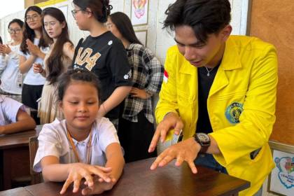 UI ajarkan cara cuci tangan kepada 200 anak migran Myanmar di Thailand