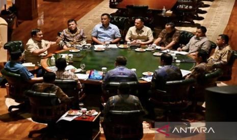Presiden Prabowo Pimpin Ratas di Hambalang, Bahas Karhutla dan Bencana NTT