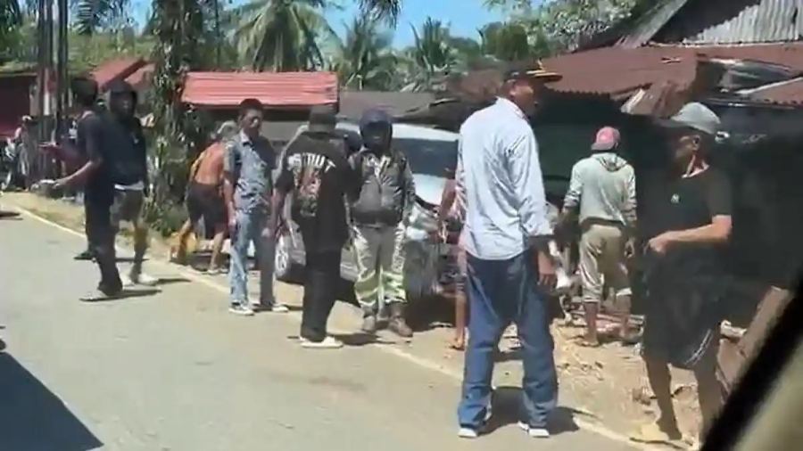 Mobil MPV Putih Hilang Kendali dan Tabrak Rumah Warga di Konawe Utara, Begini Kondisinya