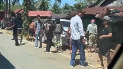 Mobil MPV Putih Hilang Kendali dan Tabrak Rumah Warga di Konawe Utara, Begini Kondisinya