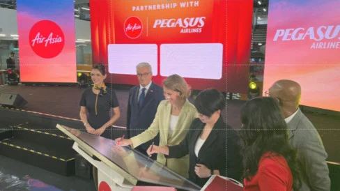 Publik Soroti soal AirAsia Gandeng Pegasus, Rute London Jadi Perbincangan di Media Sosial