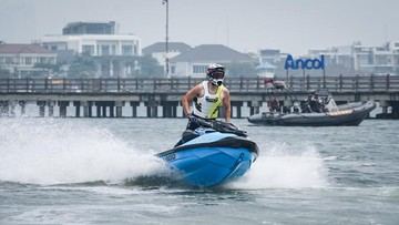 Eks Menpora Dito Ariotedjo Tampil di Ajang Balap Jetski Panglima TNI Cup