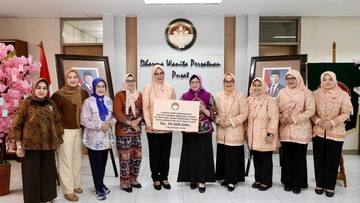DWP Kemendagri Serahkan Bantuan untuk Korban Gempa di NTT