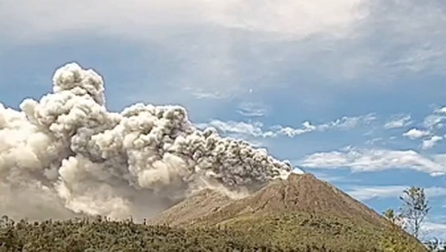 Bukan Anak Krakatau, Ini Erupsi Gunung Terbanyak dalam 100 Hari di RI