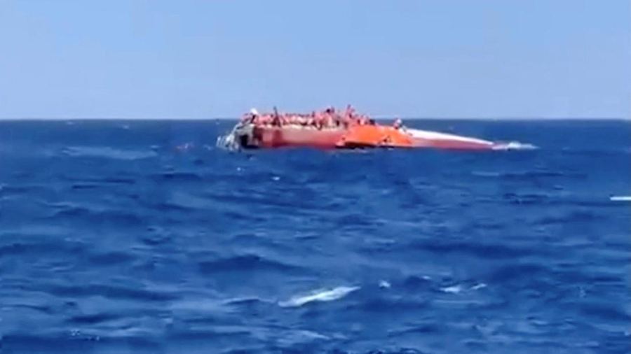 Potret Kapal Feri Bawa 267 Orang Terbalik di Laut 514 M karena Badai